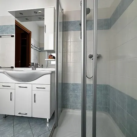 La Casa Di Emy- Larihome A74 Apartment *