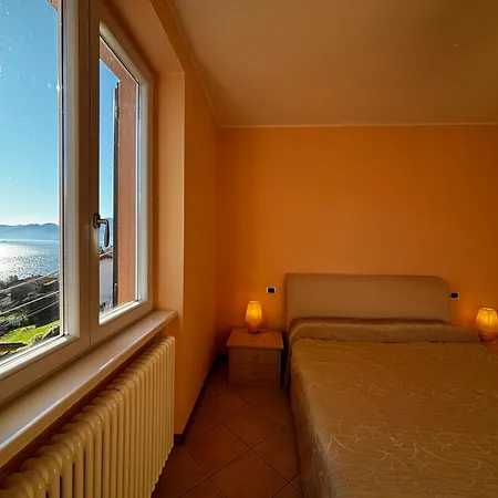 Apartment La Casa Di Emy- Larihome A74 *